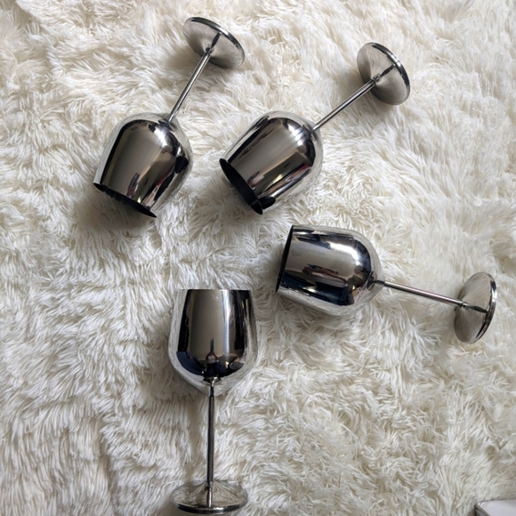 Elegant Silver Wine Glass Set - Picture 3 of 7